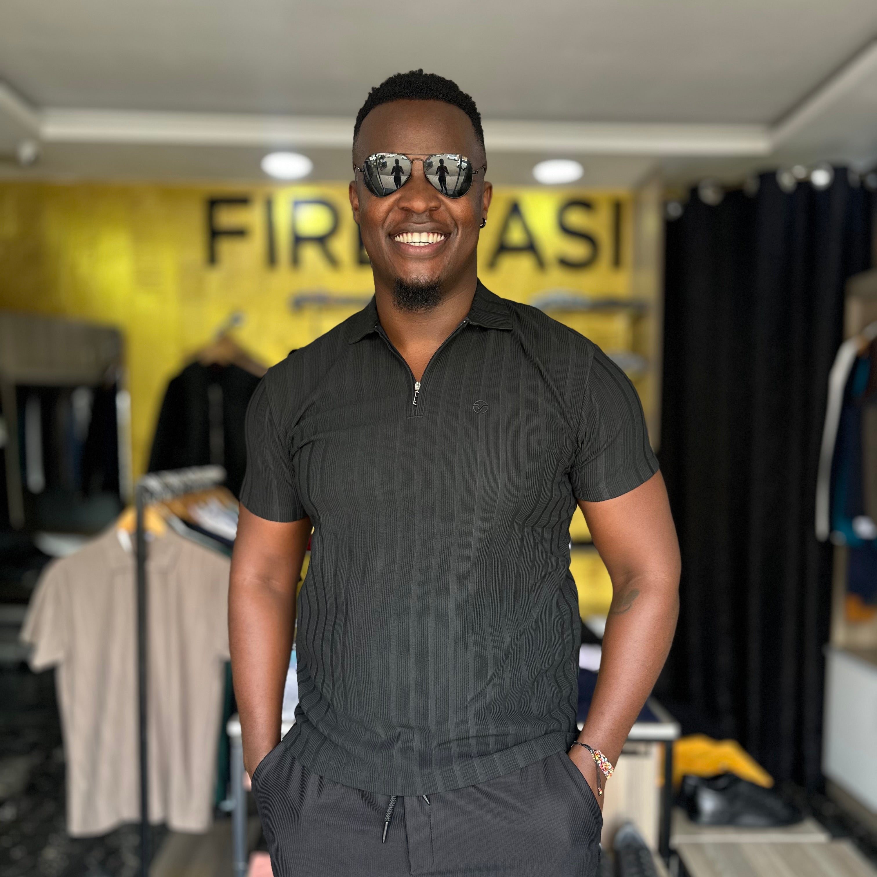 Black Plain  Detailed Men's Zip Polo