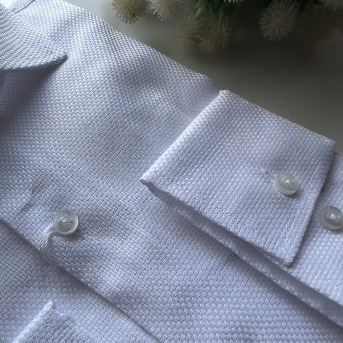 Men's White Plain Detailed Longsleeve Formal Shirt Zoomed in Detail Fireqasi